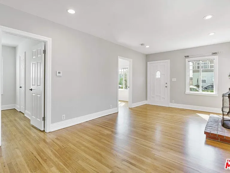 4058 Wade St — Photo 7