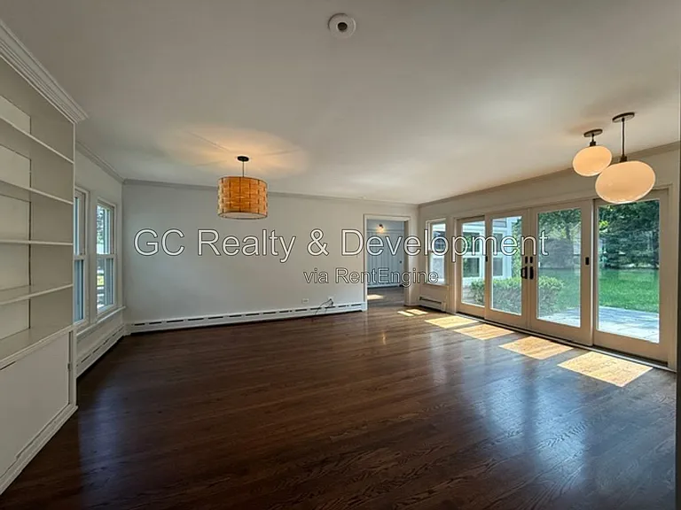 255 Crest Rd — Photo 4