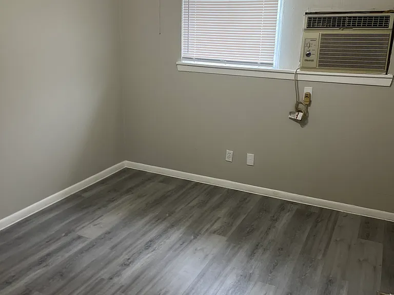2048 Harvard St — Photo 5