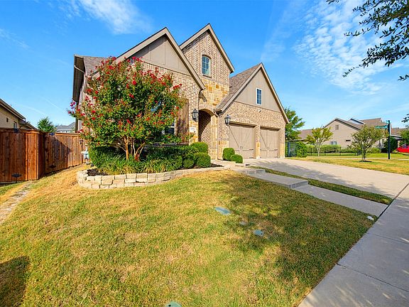 4th image of 1920 Roundtree Cir E