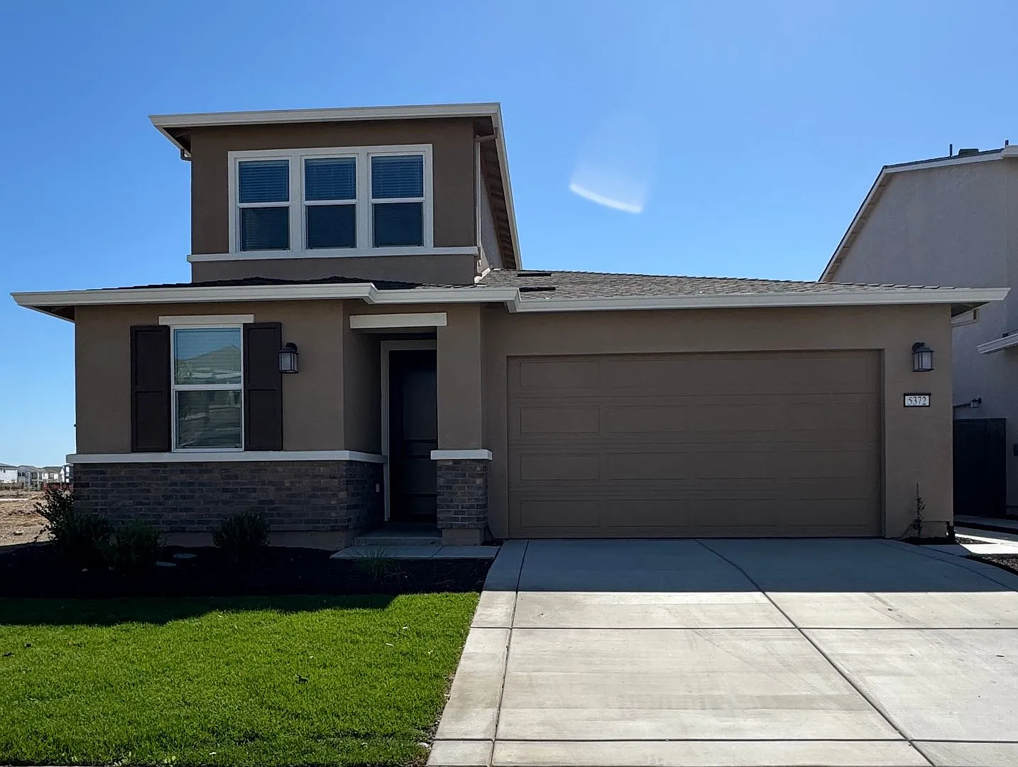 Brand New Natomas Home With Downstairs Primary Suite, Loft, Pool & Clubhouse — Photo 3