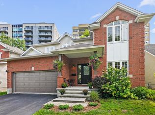 2122 Saunders Ave, Ottawa, ON K2A4C7