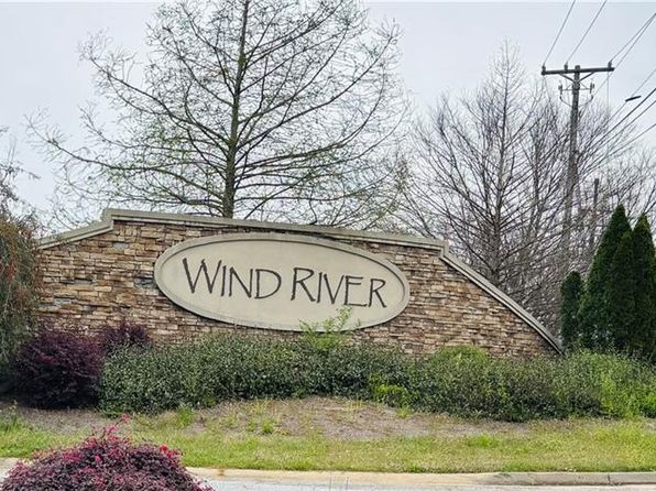 302 Wind River Dr, Kathleen, GA 31047