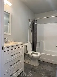 328 W 1st St #20 — Photo 6