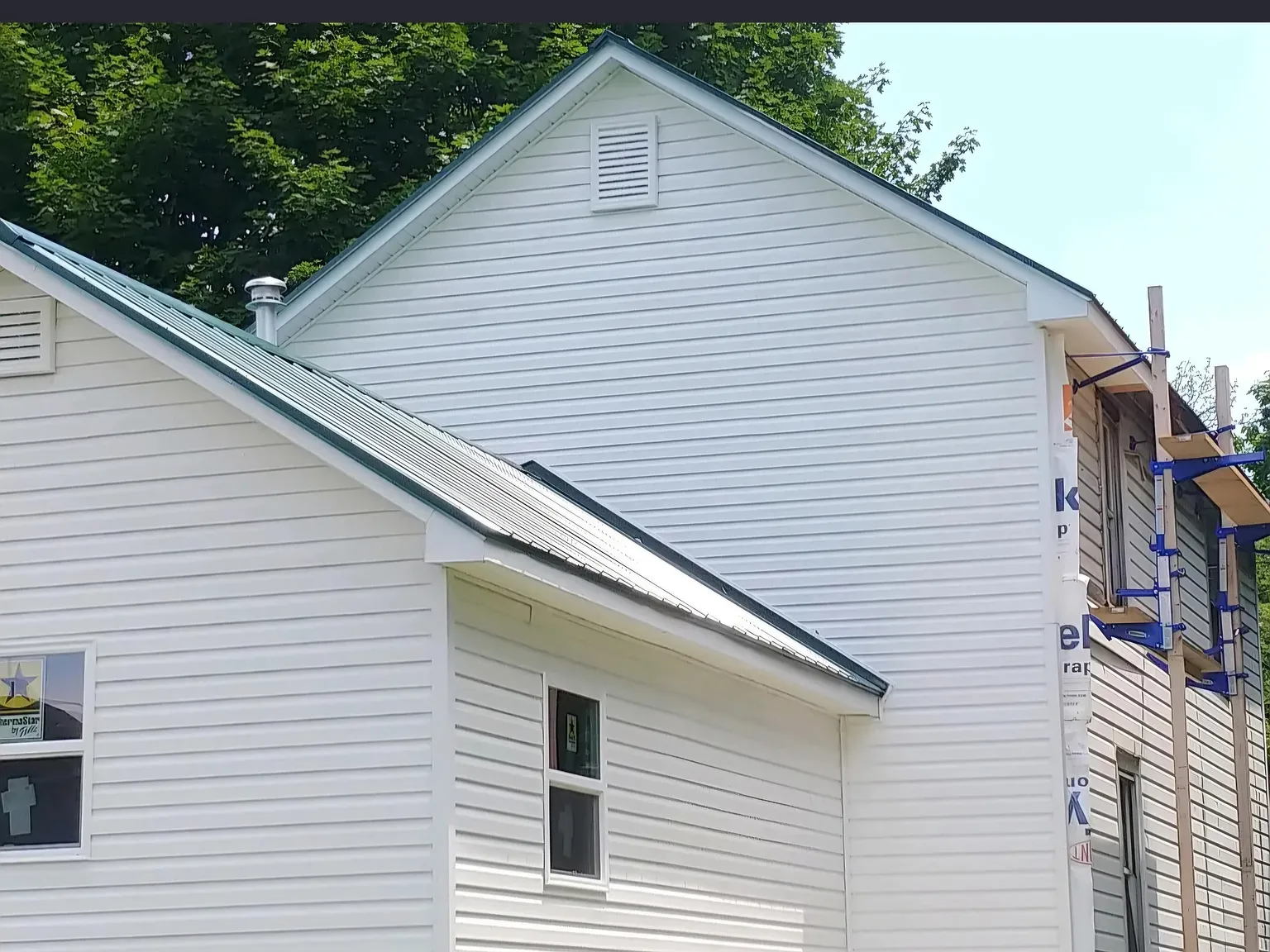 257 N Winchester Ave — Photo 3