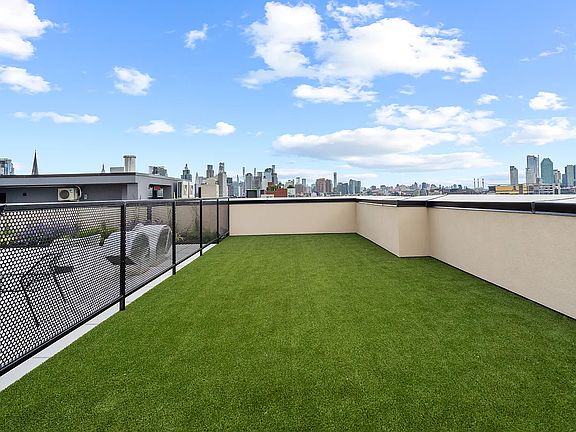 4th image of 161 Meserole Ave #1L
