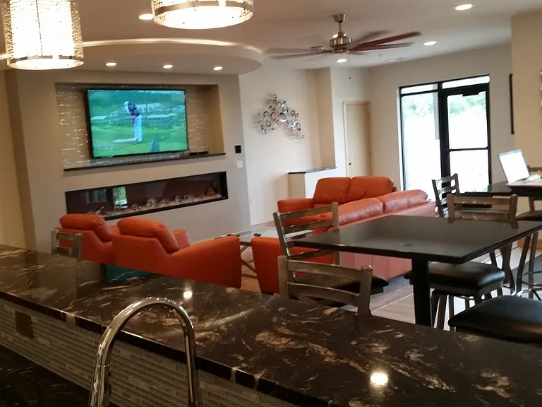 The Pointe Luxury Apartments — Photo 6