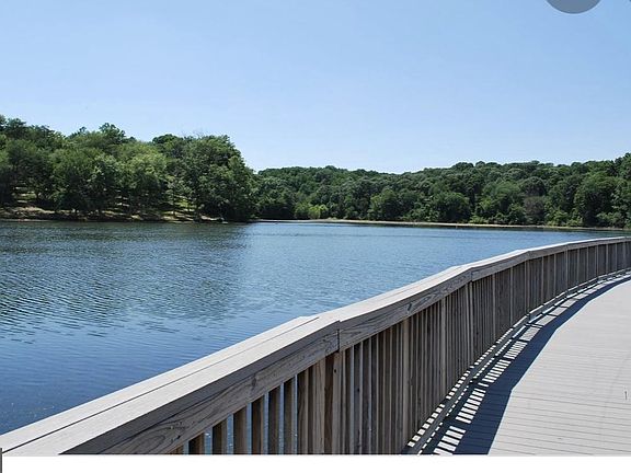 lake Fairfax water park with in walking distance