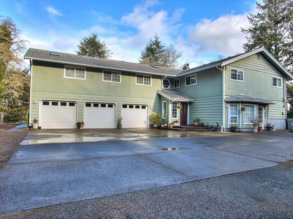 1st image of 416 Draconis Ave SE