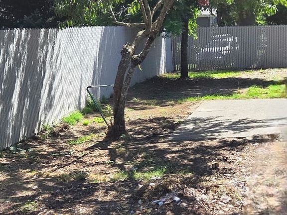 4th image of 2718 SE 101st Ave