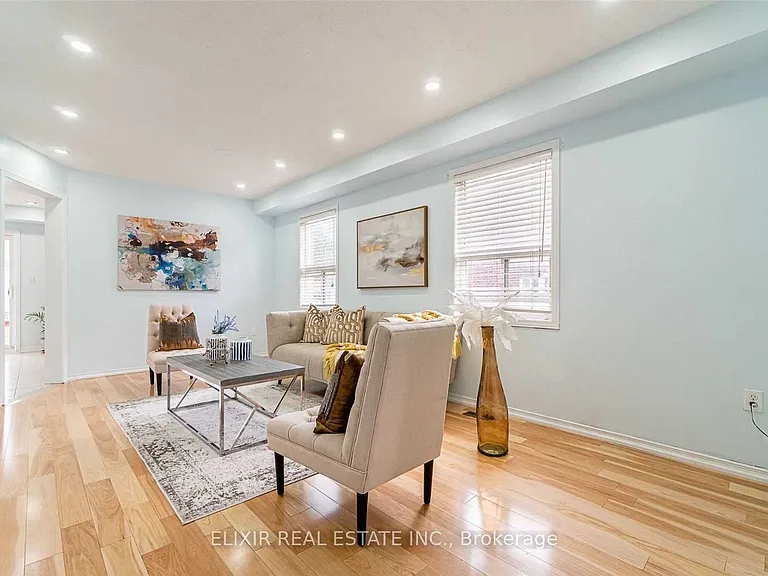 29 Timbertop Cres #UPPER LEVEL — Photo 7