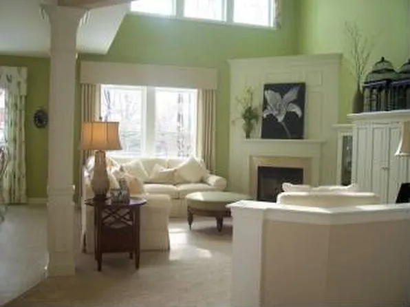 218 Sterling Dr, Newington, CT 06111