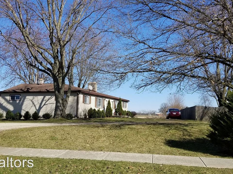 2nd image of 675 Carriage Dr #B