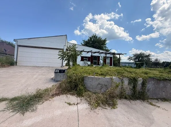 701 Shoreline Dr, West Tawakoni, TX 75474