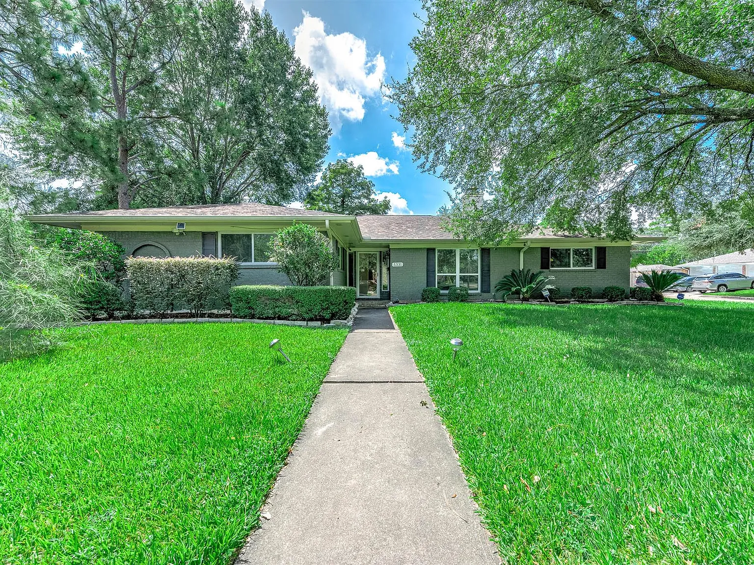 4 bed, 3.0 bath, 2998 sqft, $3,850 — Photo 1