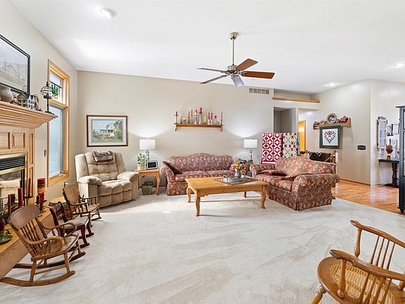 5th image of 413 S Estates Dr