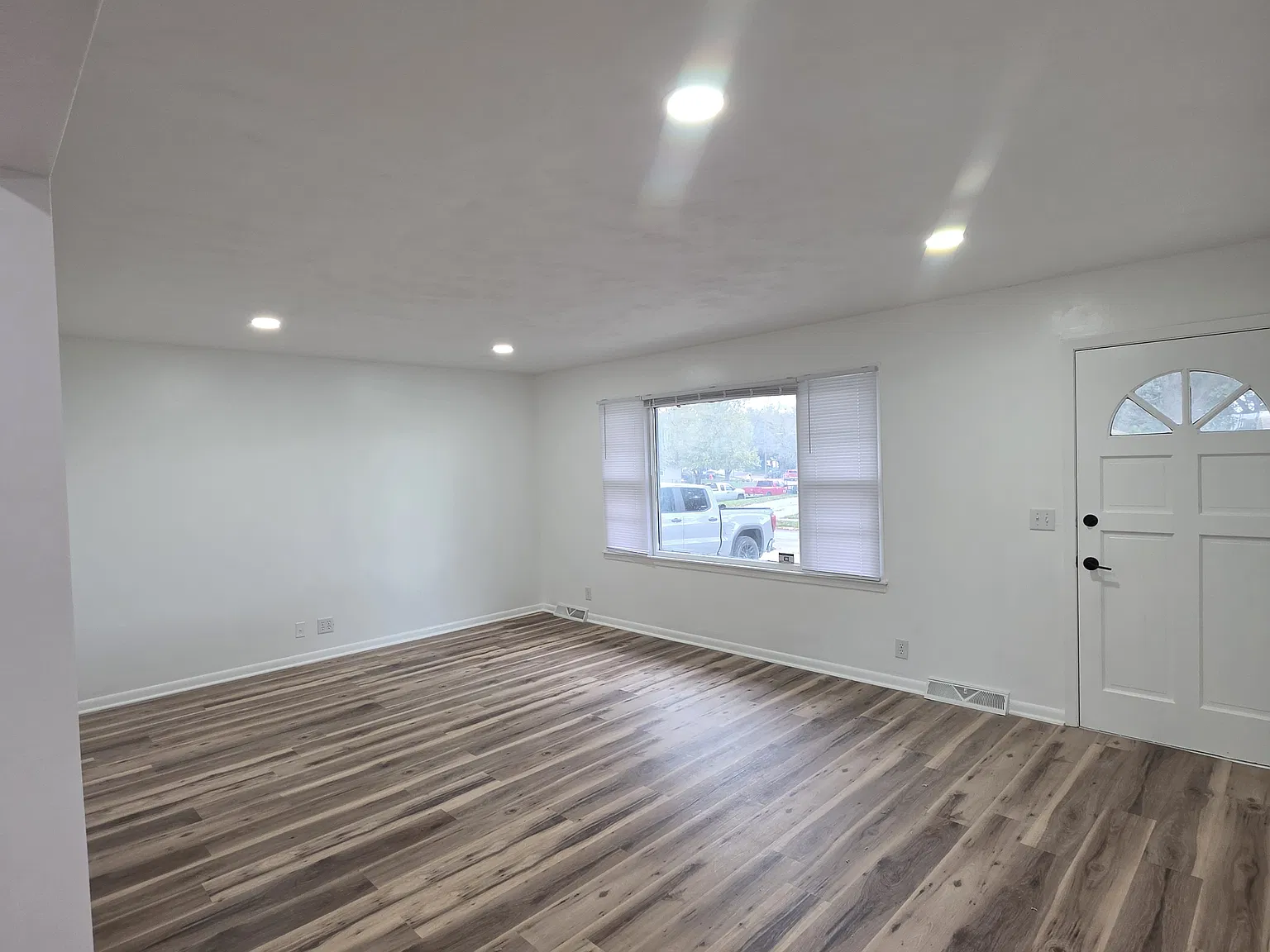 2 bed, 1867 sqft, $2,195 — Photo 3
