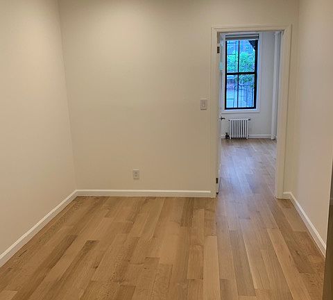3rd image of 184 Norfolk St #2F