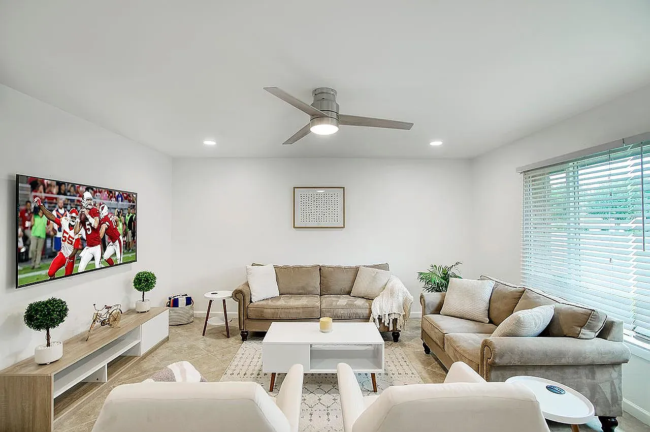 4 bed, 2.5 bath, 1584 sqft, $3,300 — Photo 1