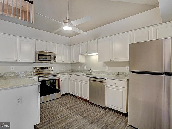 5th image of 627 Admiral Dr Unit 302