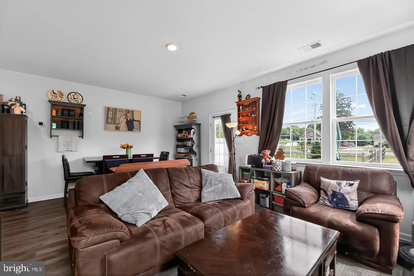 3 bed, 2.5 bath, 1484 sqft, $2,700 — Photo 2