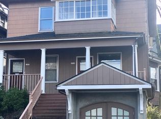 2050 SE Main St, Portland, OR 97214