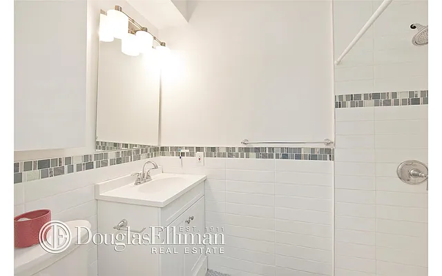 Rented by Douglas Elliman | media 19