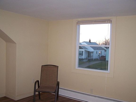 4th image of 352 Tremont Ave #2