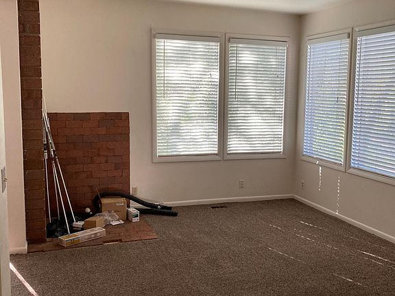 Living Room (upstairs)