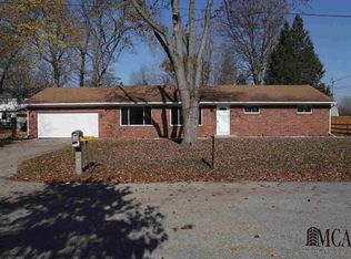 1038 Sycamore Ln, Temperance, MI 48182