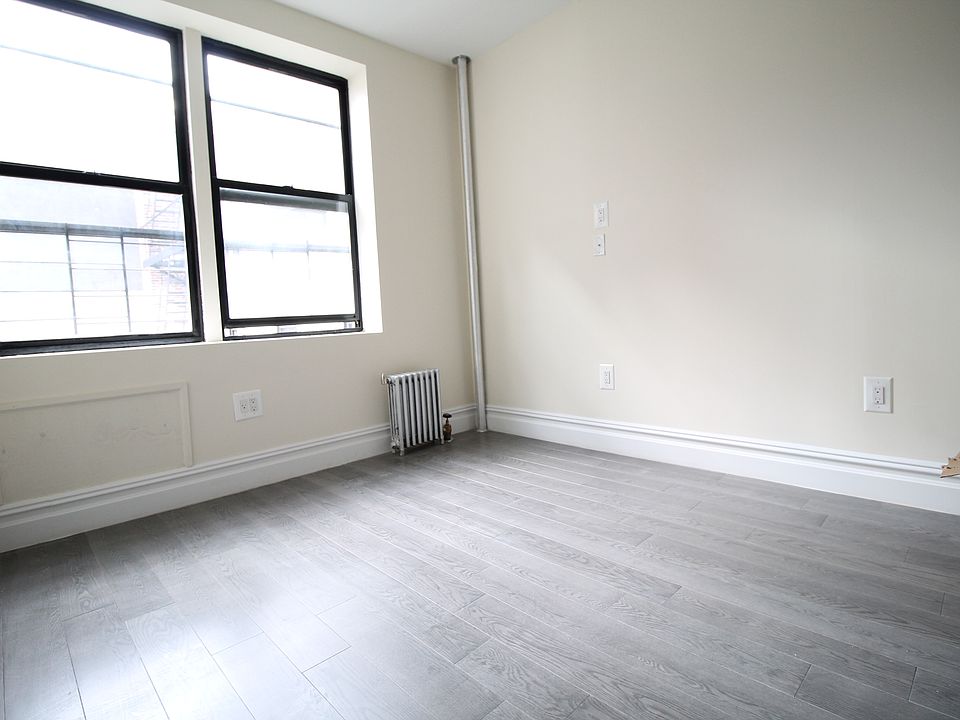 2nd image of 31 Saint Marks Pl APT 12