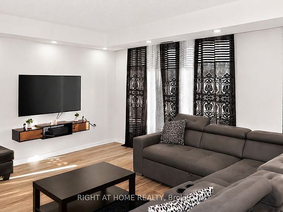 5th image of 757 Victoria Park Ave #1501