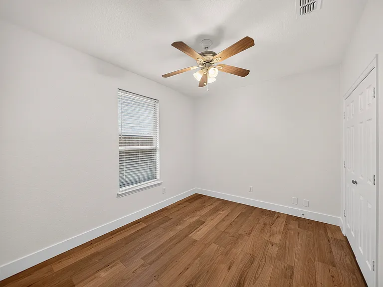 11630 La Grange Dr — Photo 17