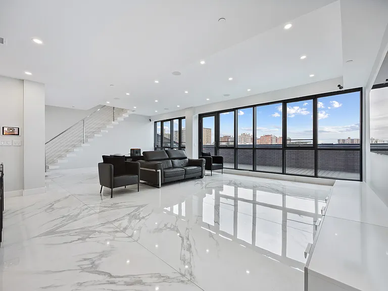 102 W End Ave #Penthouse 5 — Photo 2