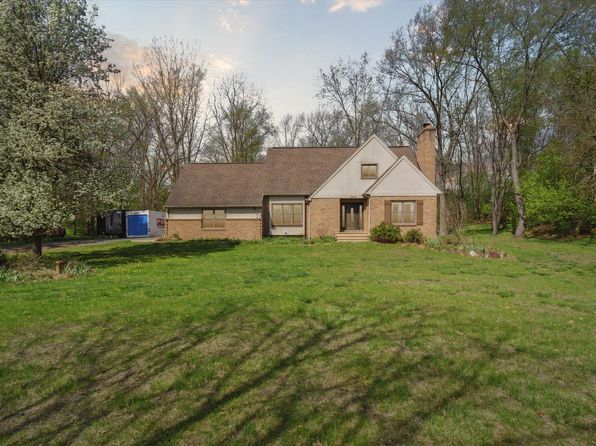 5440 Bradford Cir, Brighton, MI 48114