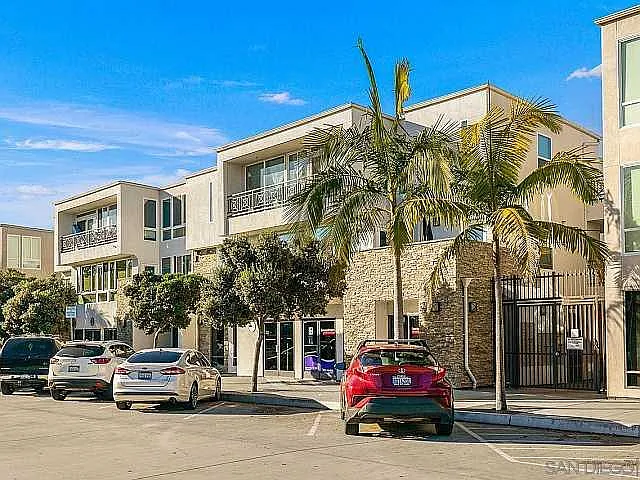 924 Hornblend St #308