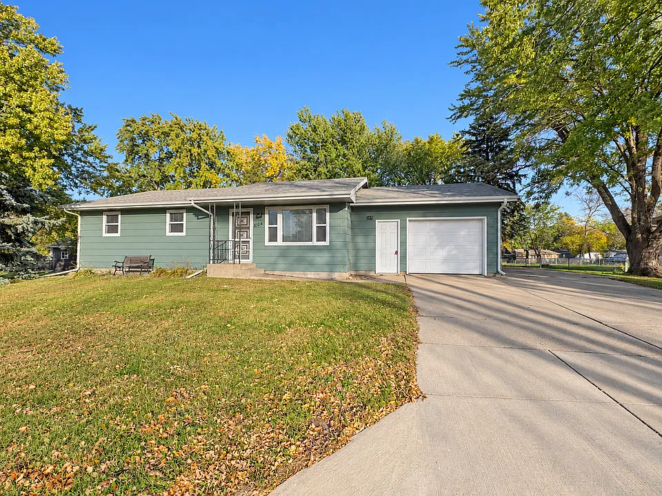 2104 E Sylvan Cir