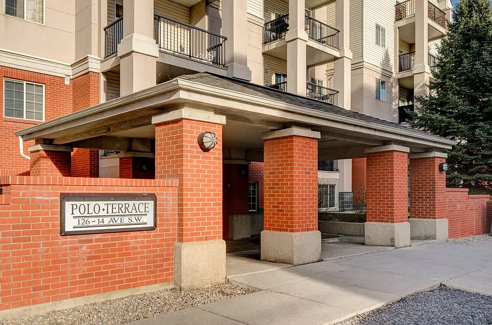 2 bed, 900 sqft, $1,995 — Photo 3