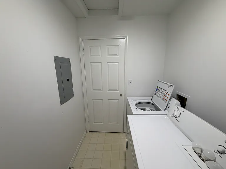 4 Hartwell Ct #10 — Photo 12