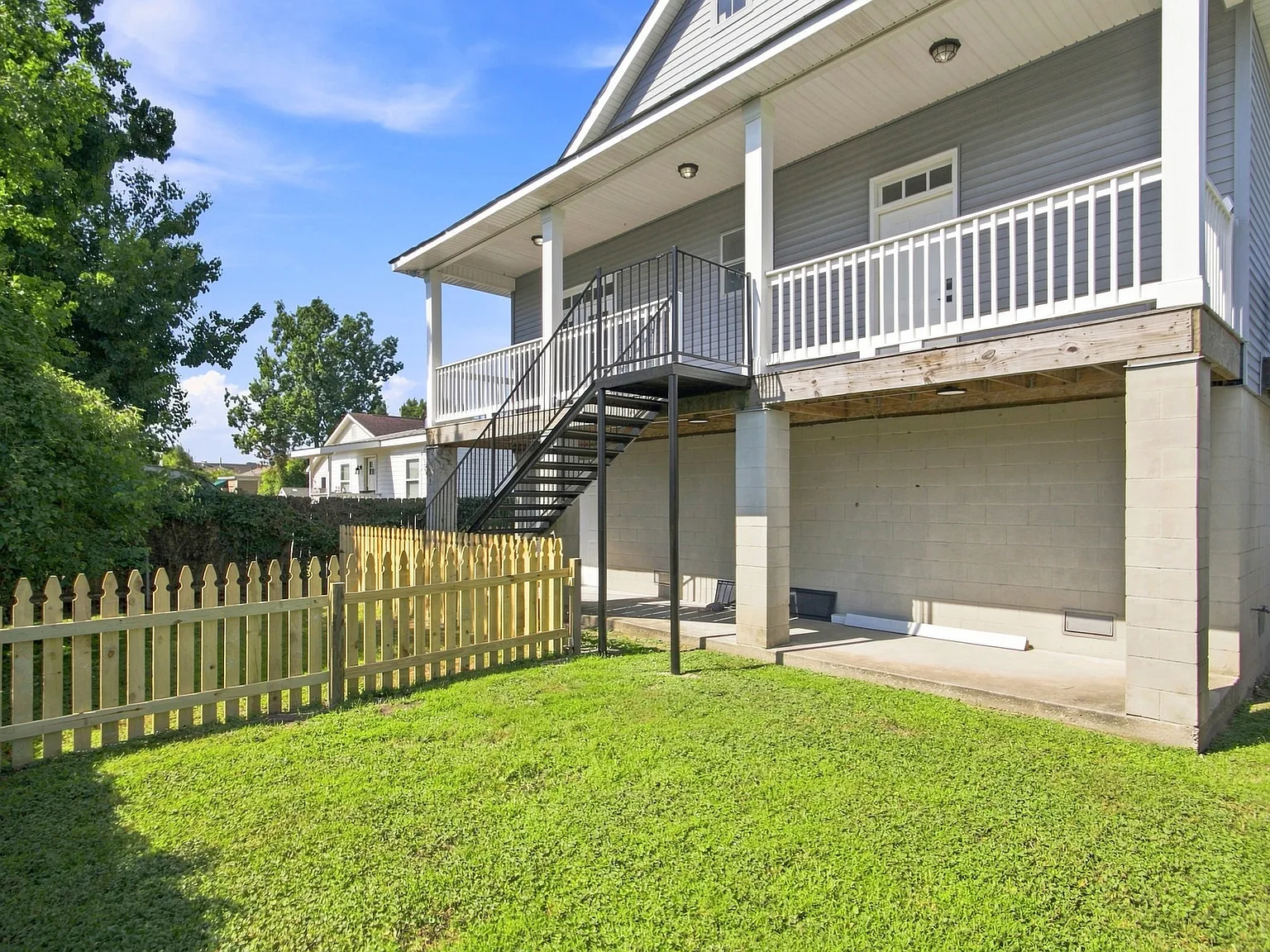 1 bed, 1100 sqft, $1,375 — Photo 2