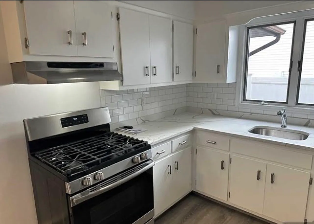 2 bed, 860 sqft, $2,500 — Photo 2