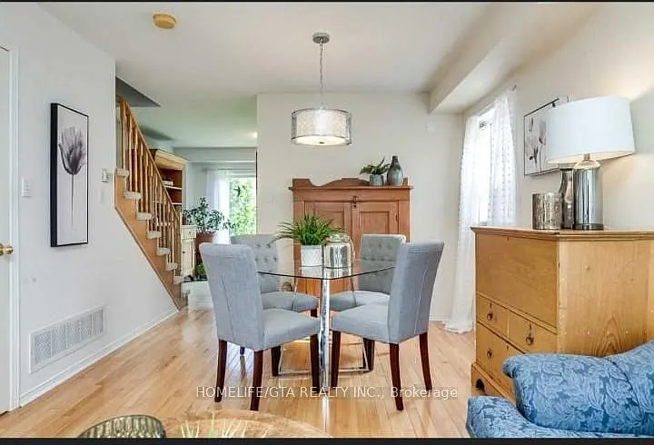 25 Haverhill Cres — Photo 5