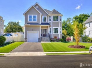 95 S Fulton St, Woodbridge, NJ 07095