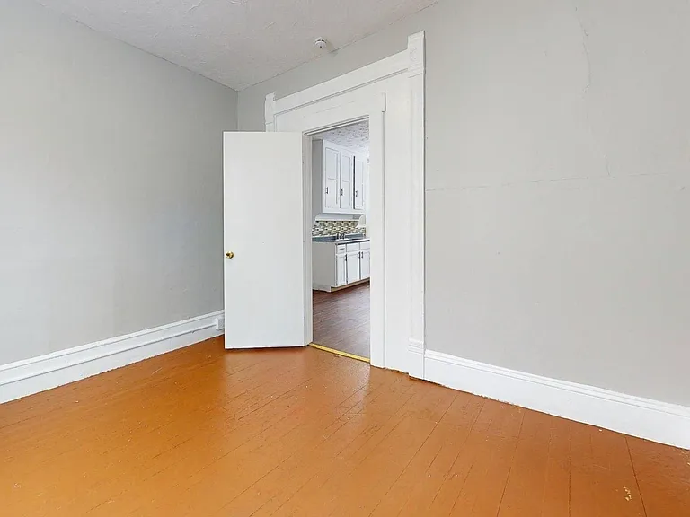 3165 W 31st St — Photo 33
