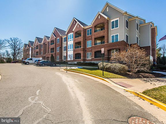 2nd image of 7065 Heritage Hunt Dr APT 207