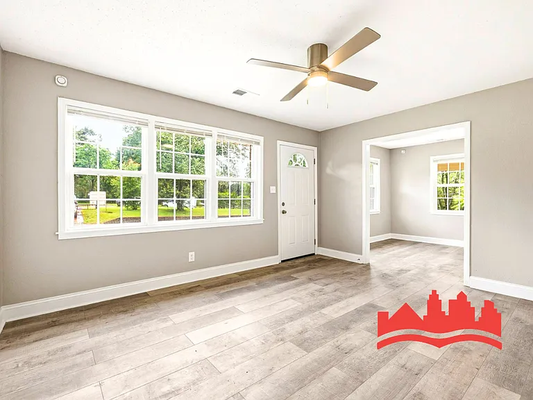 36 W Emory Rd — Photo 8