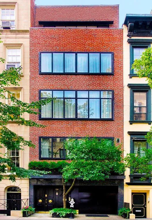 218 E 62nd St photo 1