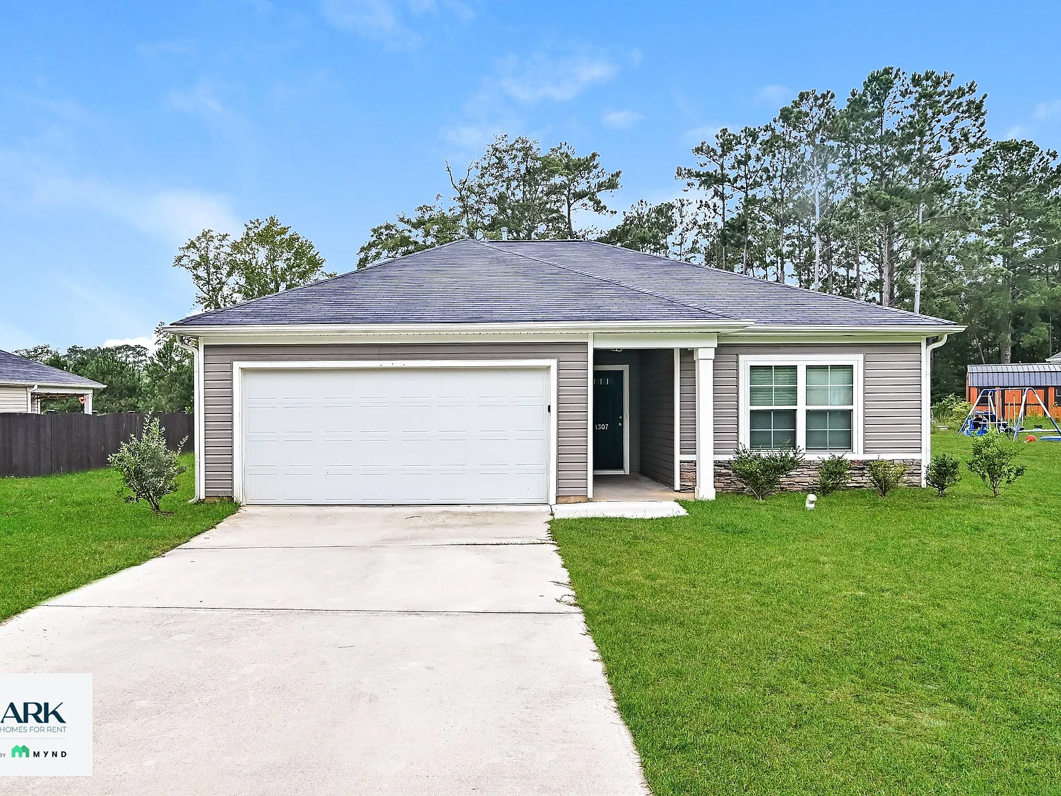 3 bed, 2.0 bath, 1399 sqft, $1,714 — Photo 2