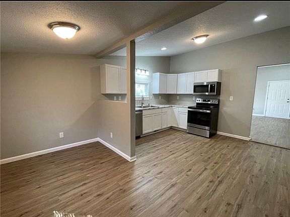 5th image of 5011 E 8th St
