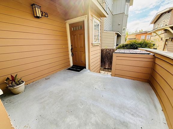2nd image of 223 Valley Oak Dr